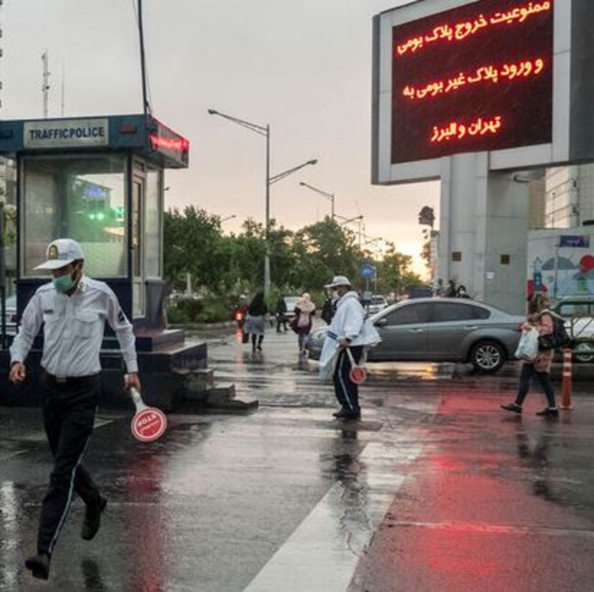 رگبار و رعد و برق در تهران/ وزش باد شدید و خیزش گرد و خاک در مناطق جنوبی استان تهران