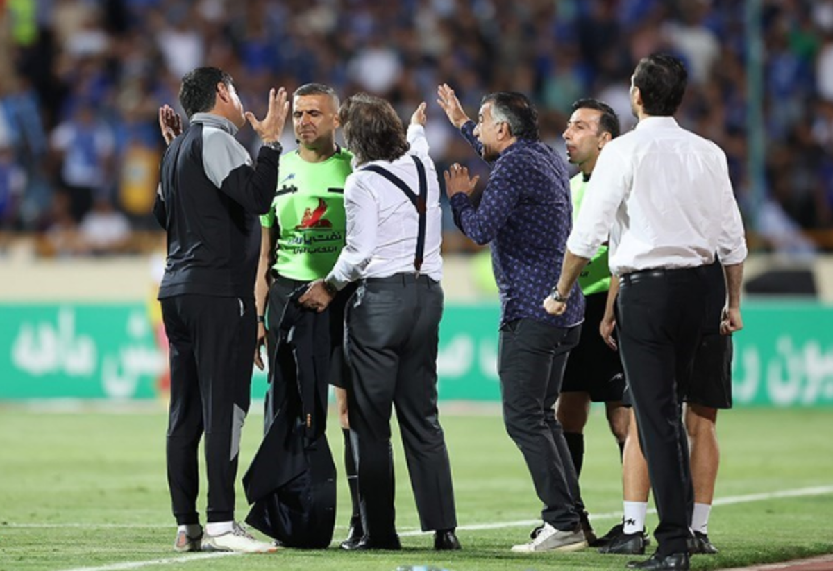 کمک داور ذخیره دربی: ساپینتو آب دهان پرتاب کرد و ناسزا گفت/ او سمت نیمکت پرسپولیس حرکتی انجام داد