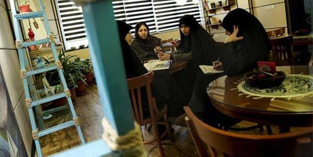 راه‌اندازی کافه دخترانه در همدان