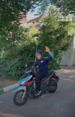ویدیو/ نمایی از موتورسواری جالب سهیلا منصوریان در تهران