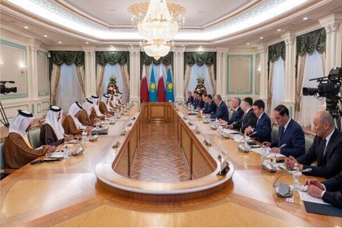 دیدار و گفت وگوی امیر قطر با رئیس جمهوری قزاقستان در آستانه
