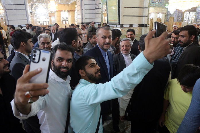 وزیر امور خارجه حرم حضرت معصومه (س) را زیارت کرد+تصاویر