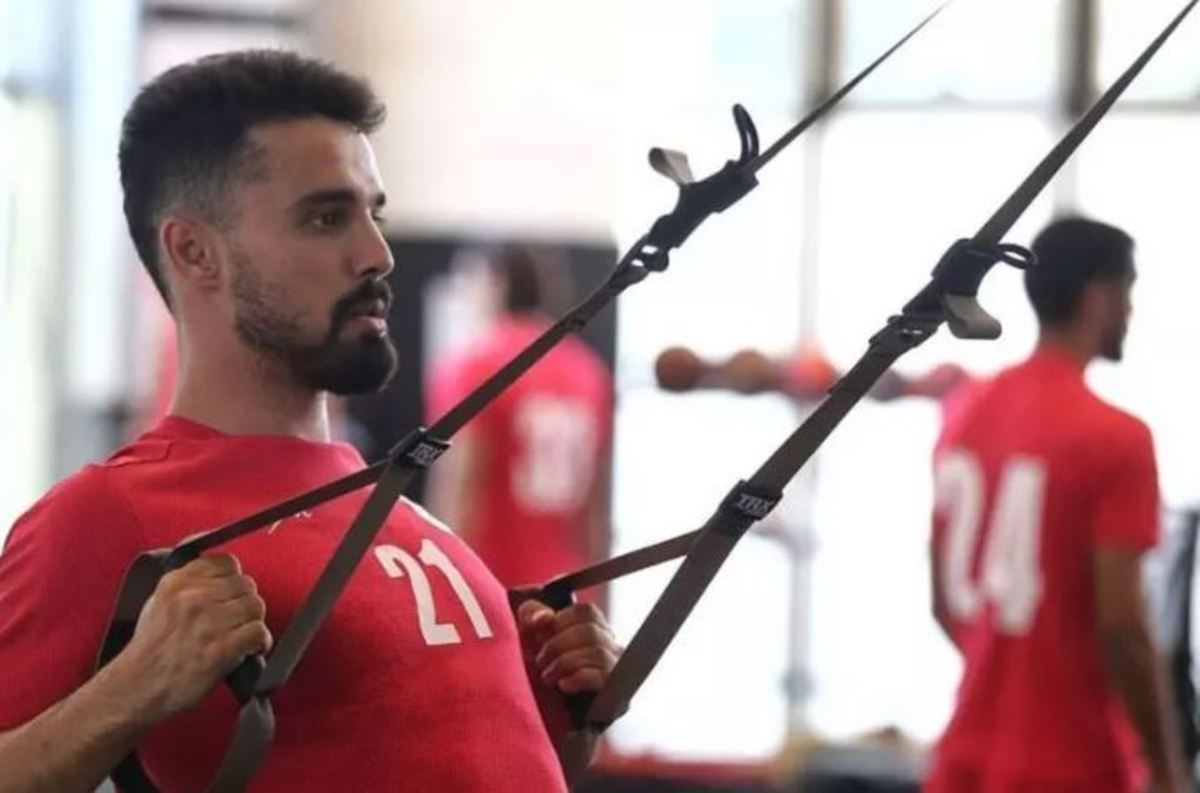 پرسپولیسی‌ها در اردو نورافکن را طرد می‌کنند؟