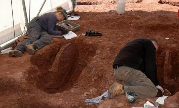 کشف ارابه دفن شده با قدمت ۲۰۰۰ سال برای اولین بار در جنوب بریتانیا