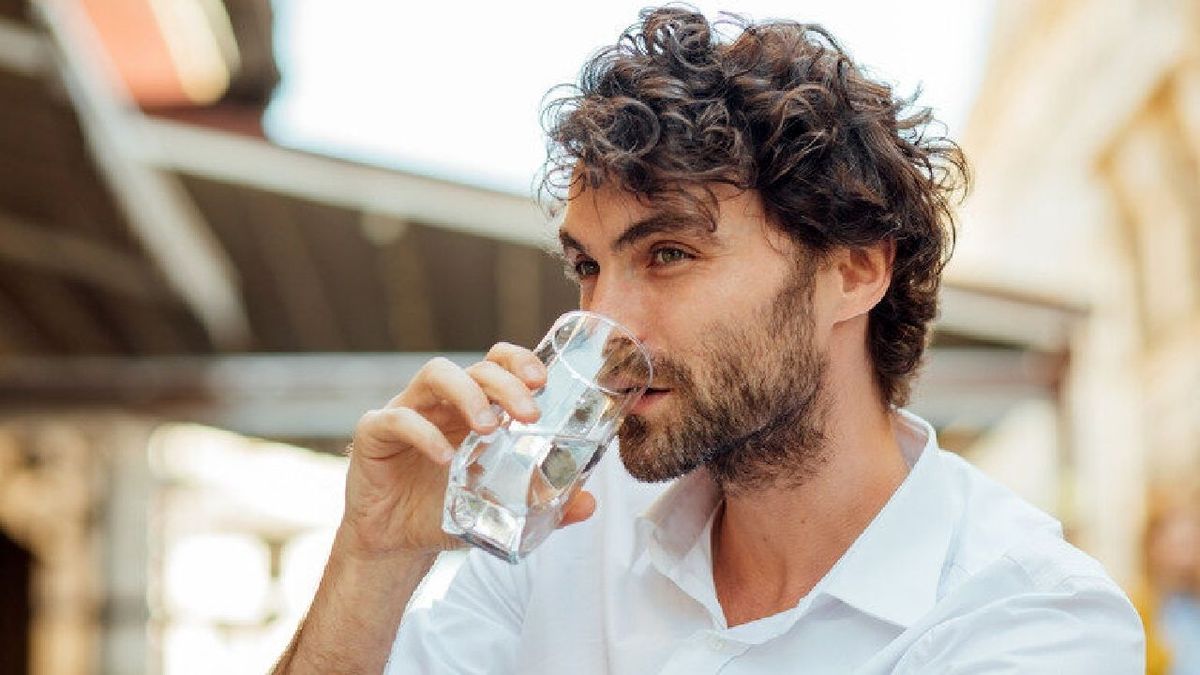 نخوردن آب کافی، بر روی افراد دیابتی چه تاثیری می‌گذارد؟