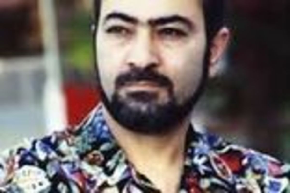 عکس خواننده محبوب قبل از انقلاب با مو‌های سفید و چهره پیر