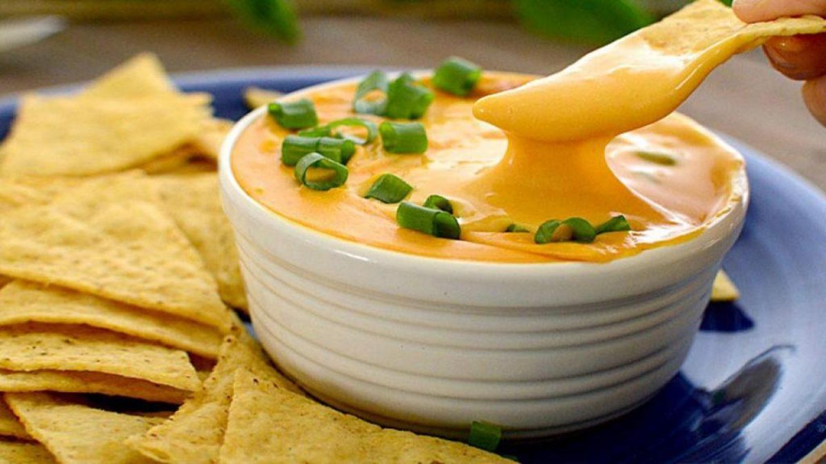 روشی متفاوت برای تهیه سس پنیری و مخصوص غذا‌های فست فودی در خانه