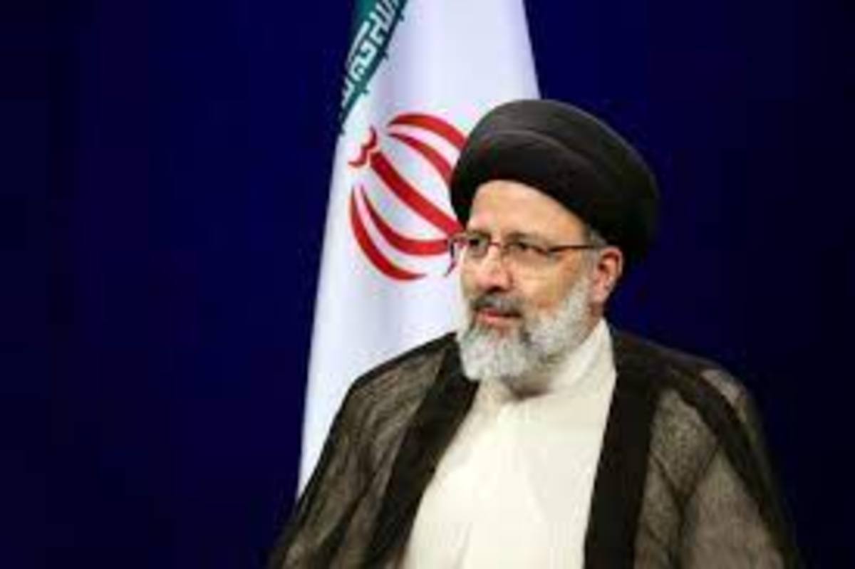 رئیس جمهور با خودروی خفن و لاکچری در خیابان‌های تهران تردد می‌کند