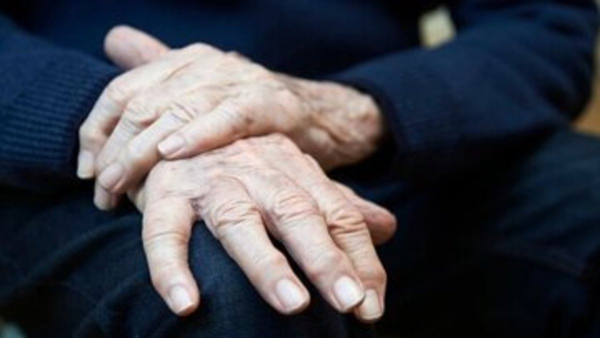 افراد ناشی با فشار دادن ستون فقرات باعث فلج دائمی می‌شوند