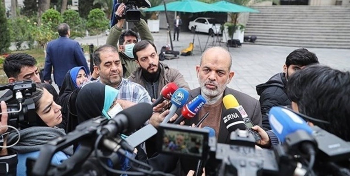 وحیدی: با عاملان و حامیان حادثه تروریستی سراوان قاطعانه برخورد می‌شود