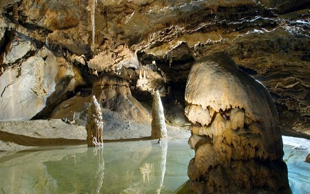 اگر به خراسان جنوبی سفر کردید بازدید از این غار جهنمی را از دست ندهید