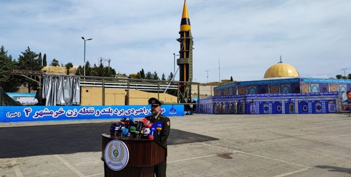وزیر دفاع: موشک خرمشهر ۴ ثمره تلاش دانشمندان در سازمان صنایع هوافضای وزارت دفاع است