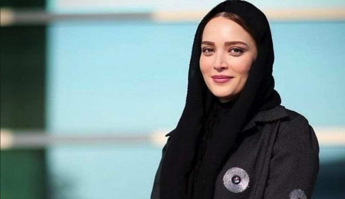 بهنوش طباطبایی با این تیپ عجیبش ساحل را قرمز رنگ کرد + عکس