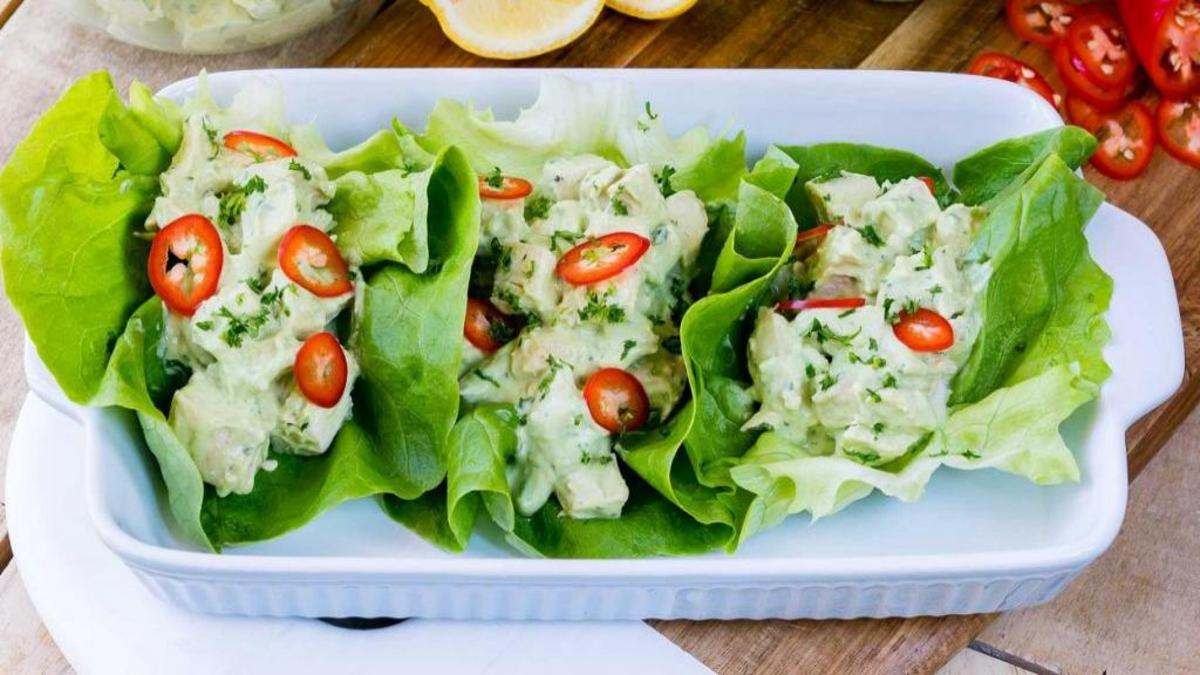 سالاد خوشمزه و مجلسی مرغ و کاهو را برای مهمانی‌های خاص درست کنید