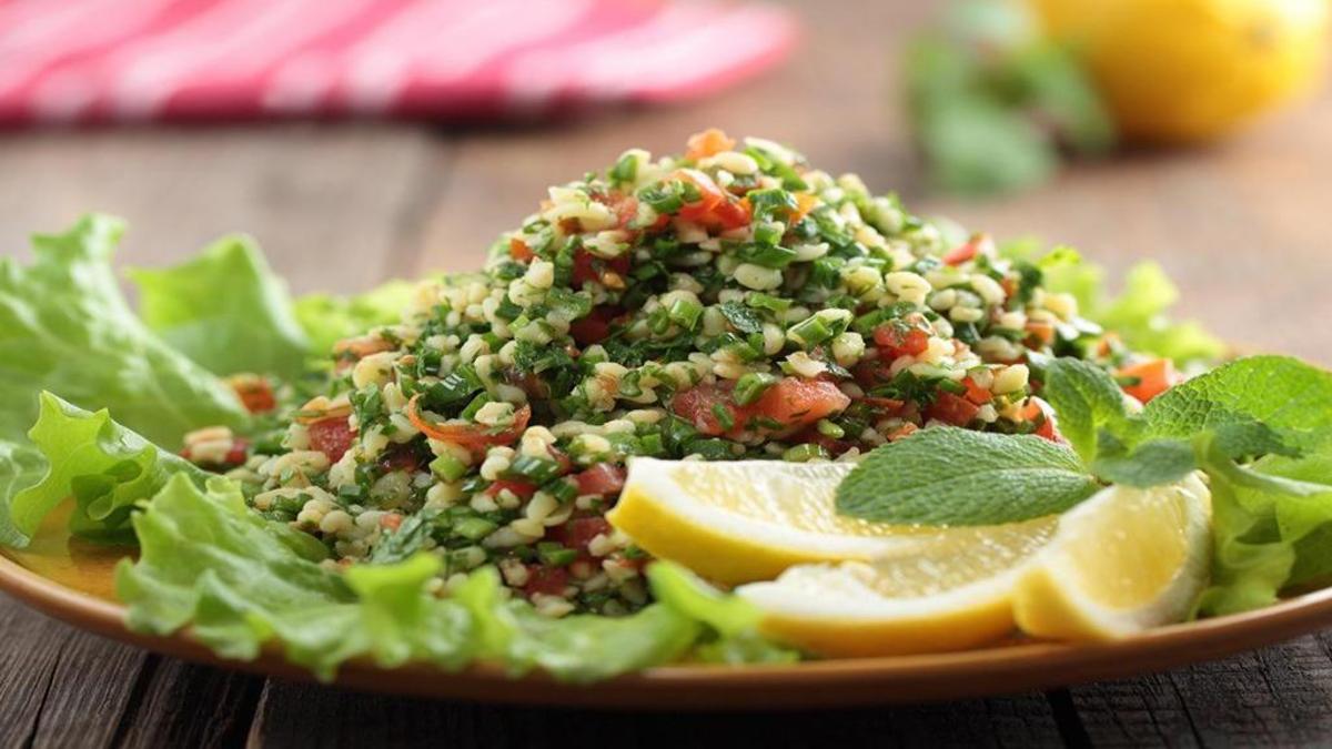 سالاد مقوی و رژیمی تبوله، اما محبوب را به سبک رستوران‌های عربی درست کنید