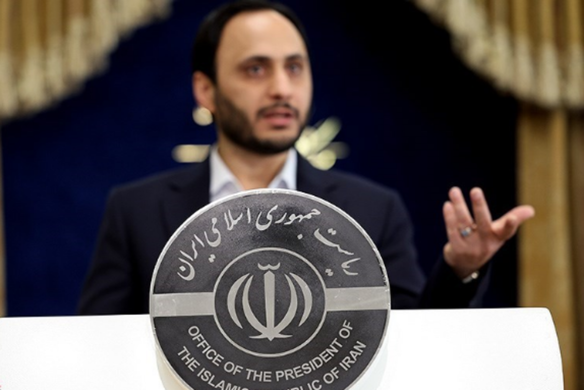 بهادری‌جهرمی: مصوبه دولت درباره نرخ تسعیر ارز قانونی است/ همه دستگاه‌ها به مدیریت بازار ارز کمک کنند