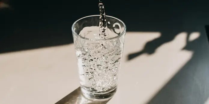 آب بخورید تا شکمتان کوچک شود/معرفی ۸ نوشیدنی که معجزه می‌کند