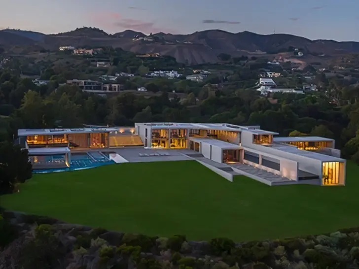عکس/ نگاهی به خانه جدید زوج خواننده؛ “گران قیمت‌ترین خانه در کالیفورنیا”