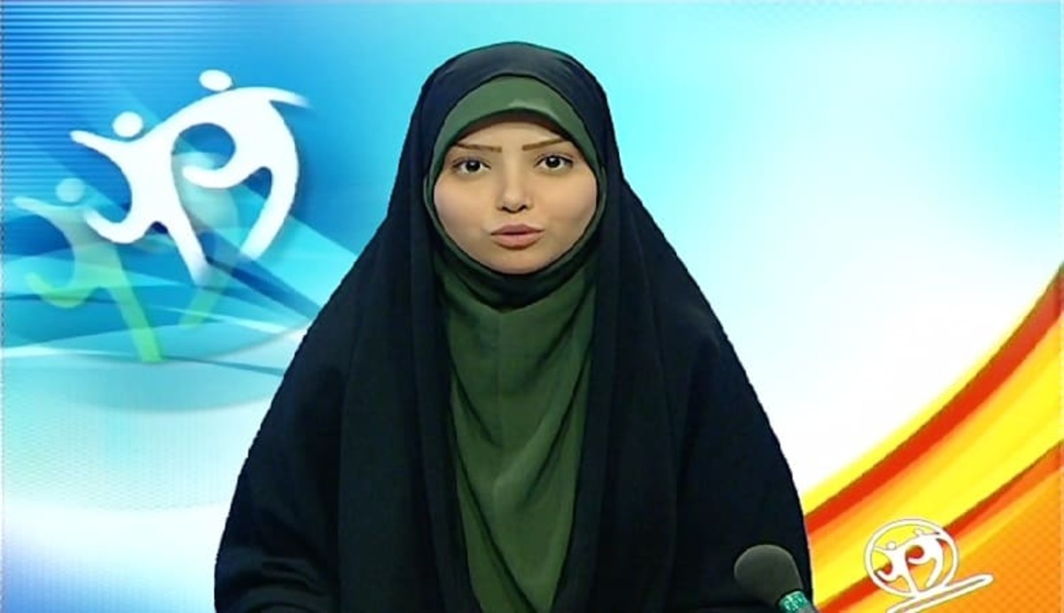 طبیعت‌گردی خانم مجری اخبار در جوار شترها + عکس