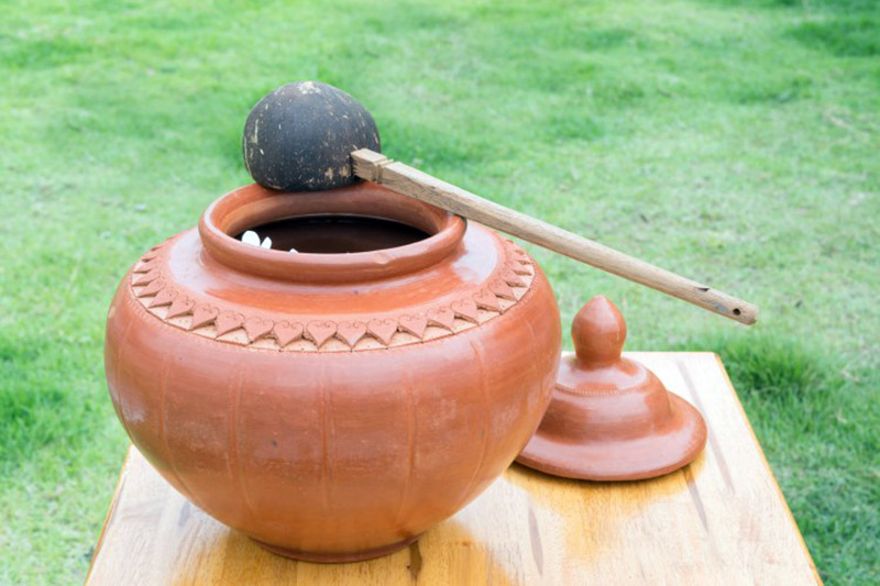 آب را در ظروف سفالی نگهداری و مصرف کنید