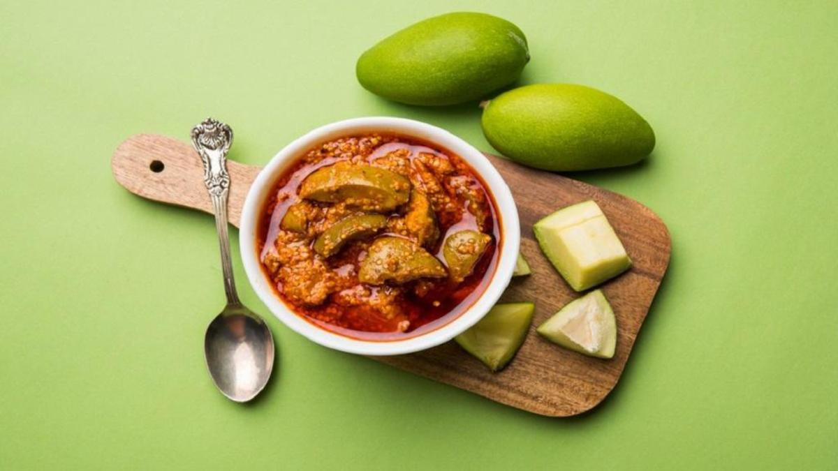 فوت و فن تهیه ترشی متفاوت و خوشمزه انبه سبز در خانه