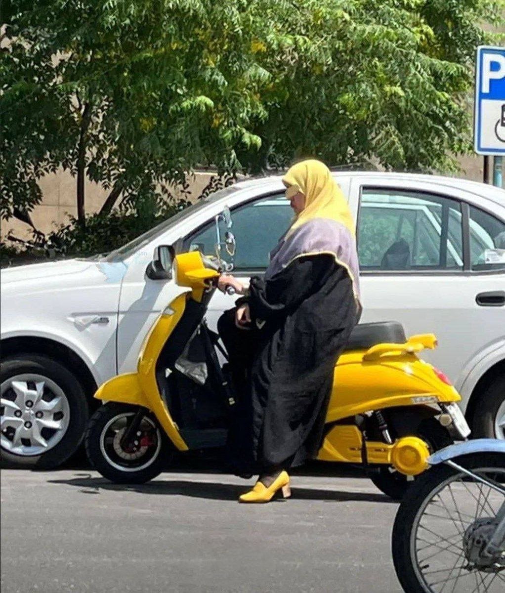 عکس / موتور سواری زنان با حجاب کامل در خیابان‌های تهران