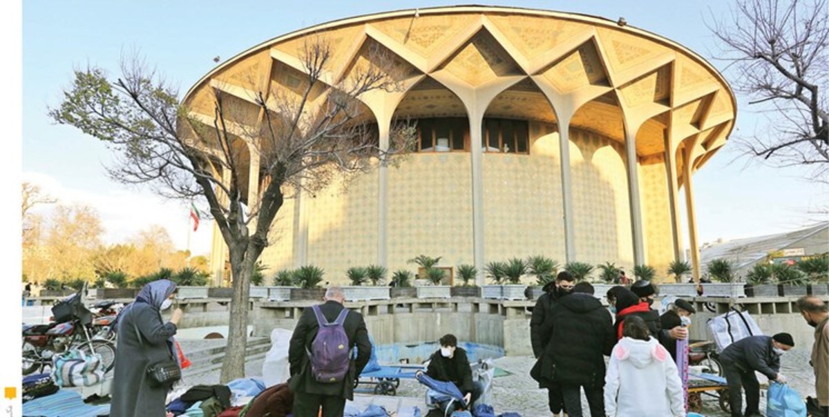 طرح جمع آوری دستفروشان در اطراف تئاتر شهر آغاز شد