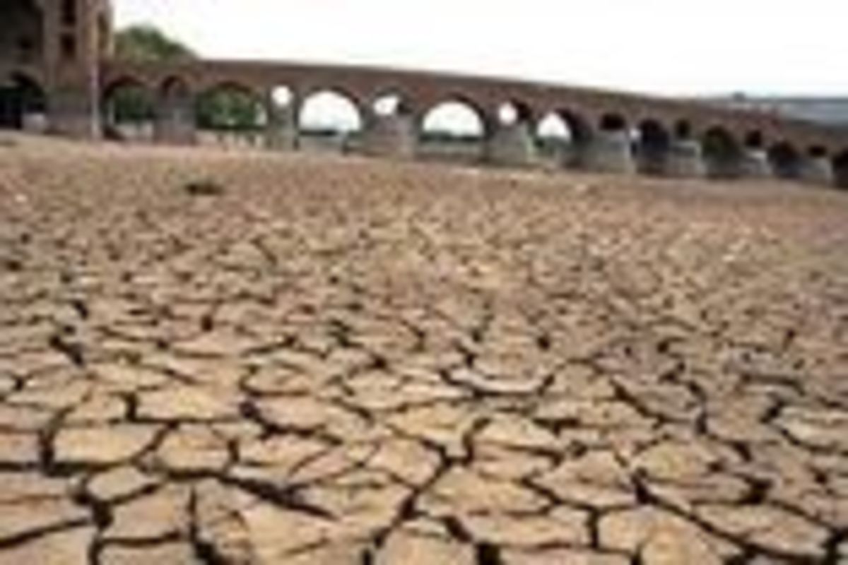 هر نقطه از کشور درگیر شرایط بد کم آبی است حتی پُل مارنان