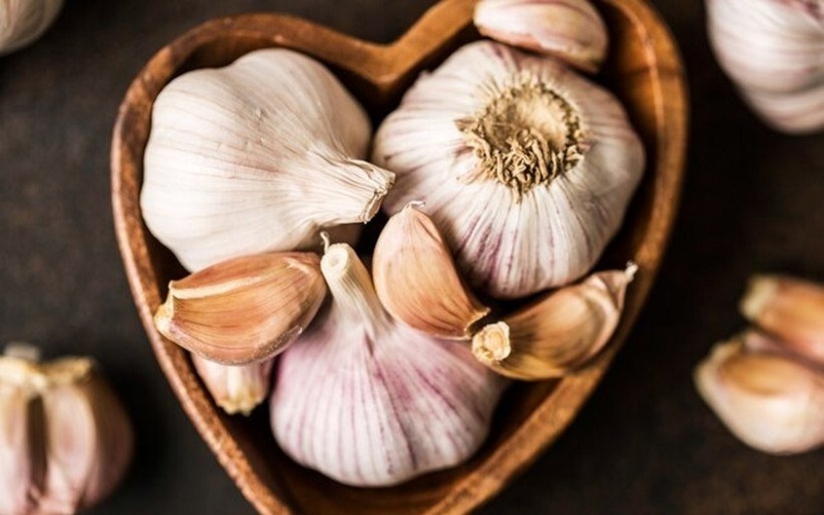 با این ۶ ترفند دو سوته سیر پوست بگیر