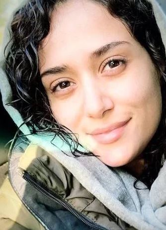 “پریناز ایزدیار” با چهره شسته شده و بدون آرایش + عکس