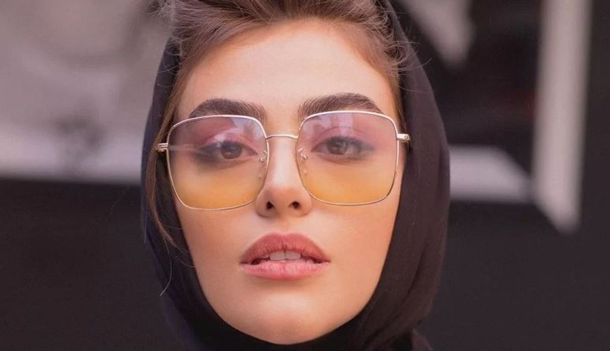 ژست عاشقانه ریحانه پارسا و نامزدش در یک مکان خاص و زیبا + عکس