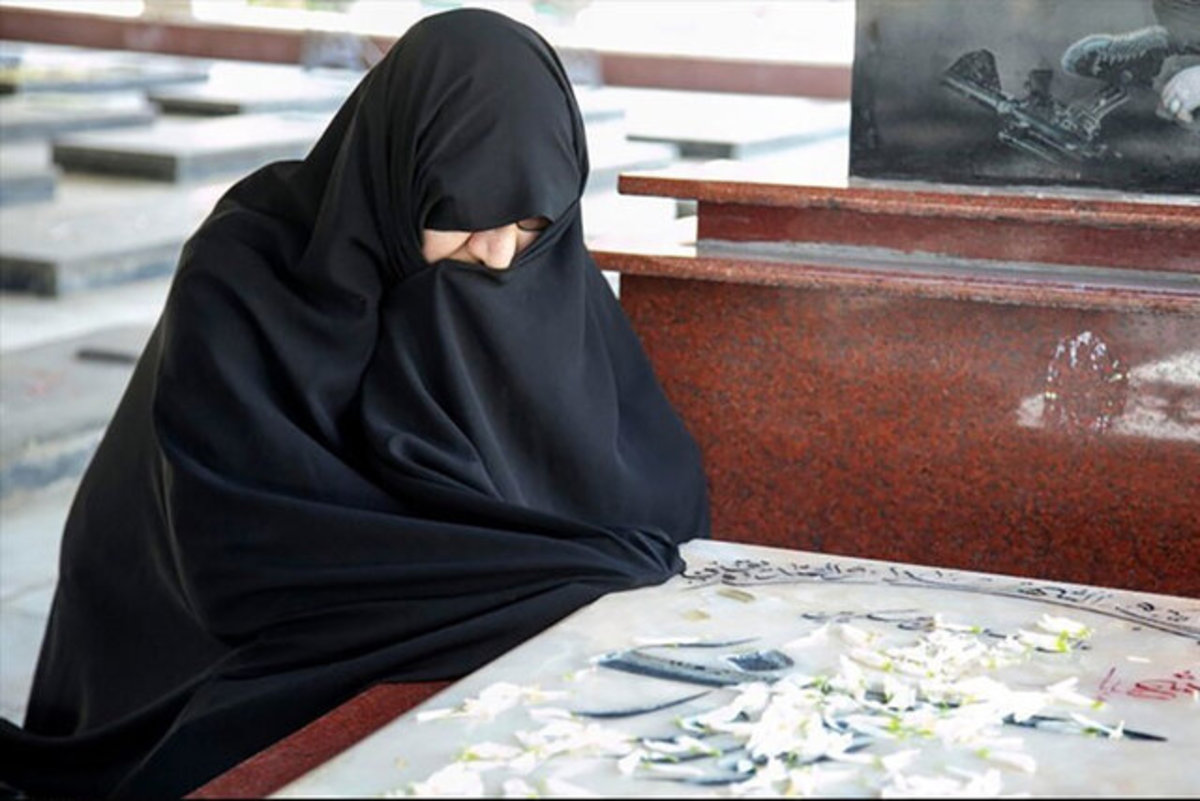 مادر شهید آیت‌الله داودی به فرزند شهیدش پیوست