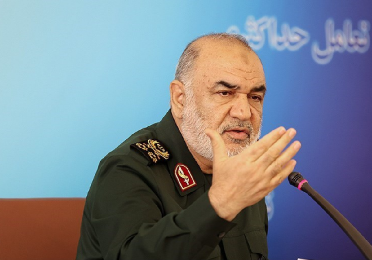 سرلشکر سلامی: ما از تحریم‌ها عبور کرده‌ایم/ دشمن ایمان و امید ما را هدف گرفته است