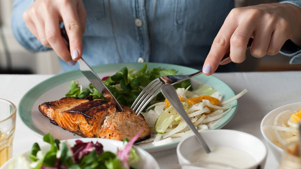 اگر بعد از خوردن غذا احساس میل به مصرف مواد غذایی شیرین دارید بخوانید!