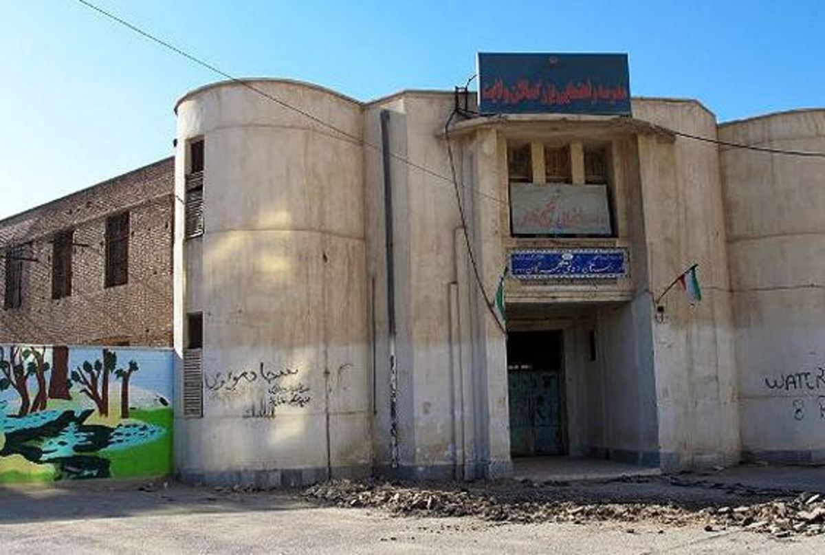 آغاز مرمت و احیای مدرسه تاریخی مهرگان آبادان را درخواست کرده‌ایم