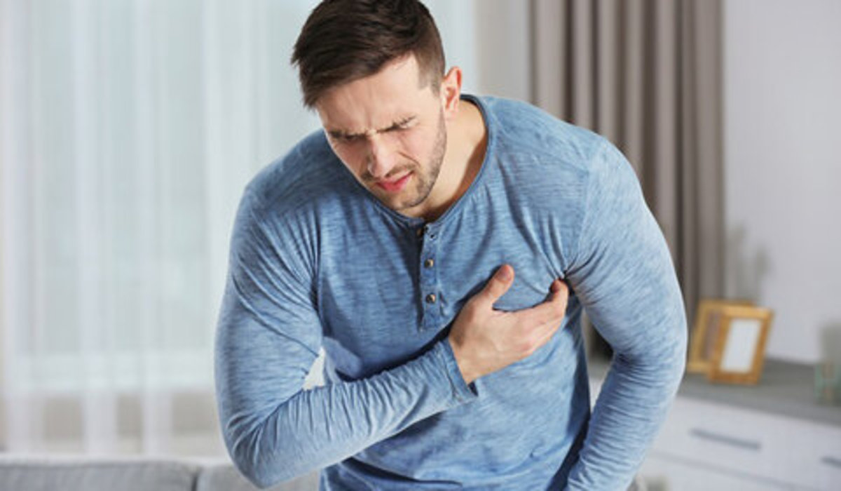 غش کردن و عرق سرد از جمله علائم اولیه سکته قلبی
