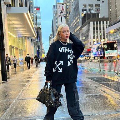 درآمد عجیب خانم خواننده از تکنولوژی