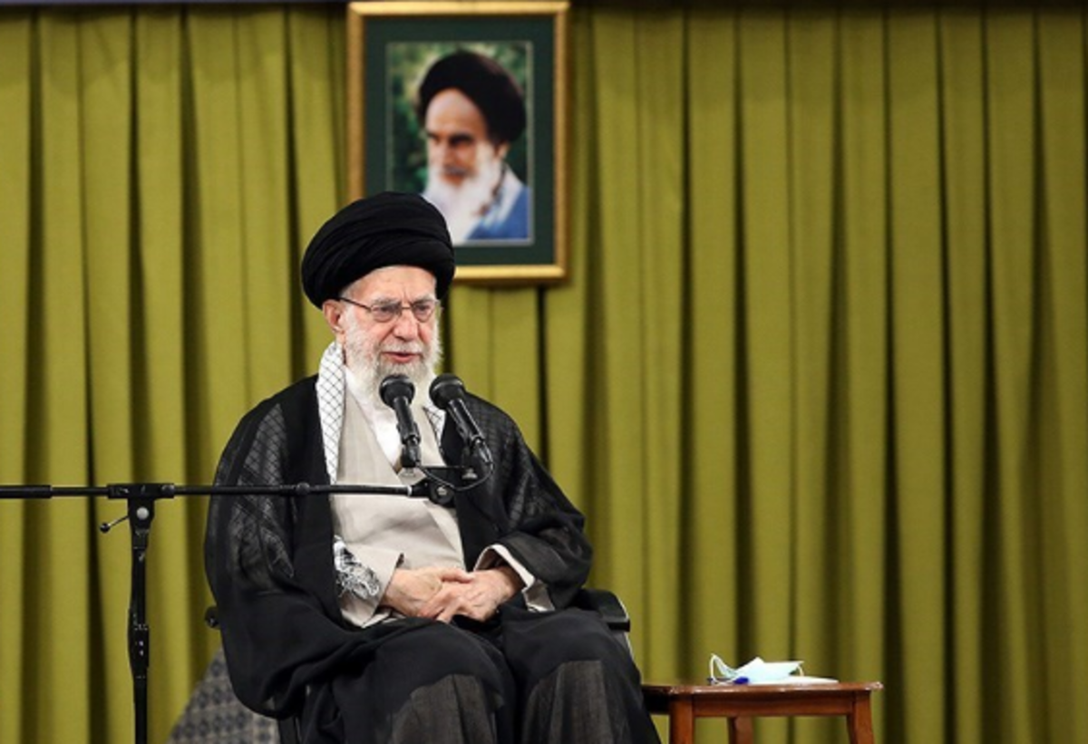 رهبر معظم انقلاب: معاملات غیررسمی اموال غیرمنقول از منشأ‌های بزرگ فساد است