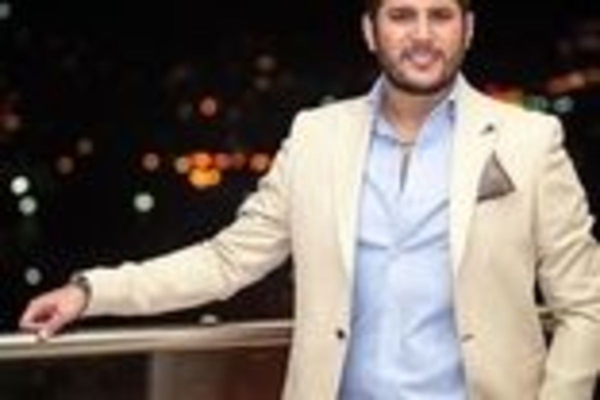 عکس/استایل جدید و گنگ سیاوش با شلوارک در رستوران