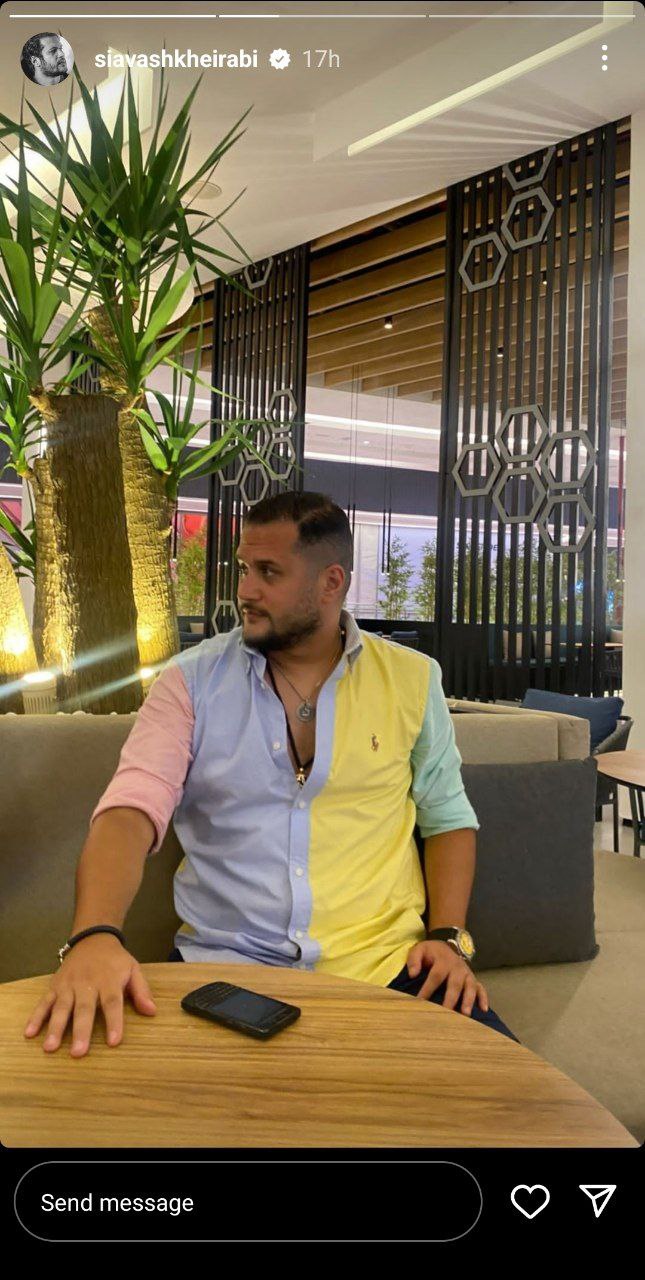عکس/استایل جدید و گنگ سیاوش با شلوارک در رستوران