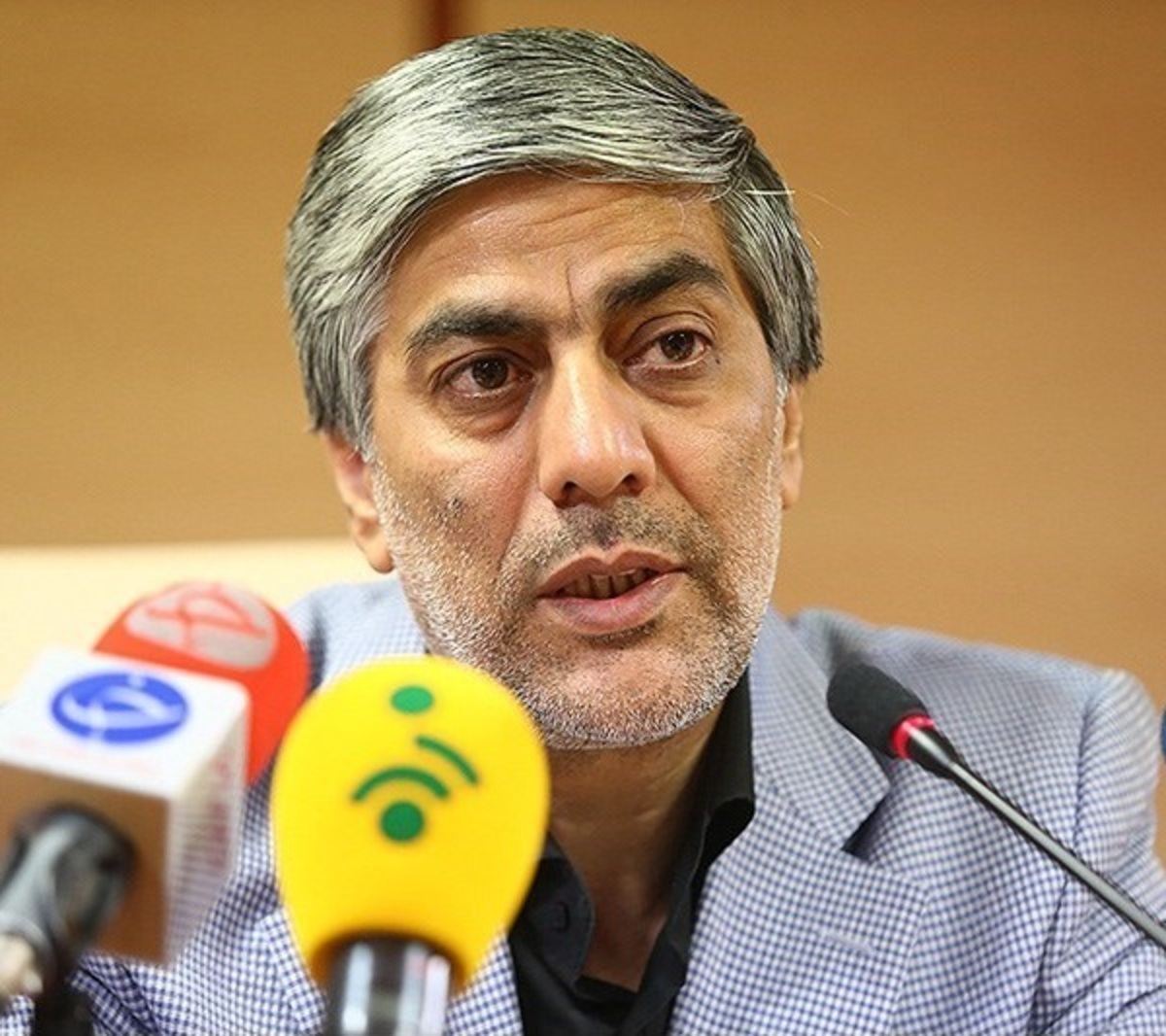 تبریک کیومرث هاشمی پس از قهرمانی ایران در کشتی فرنگی نوجوانان جهان
