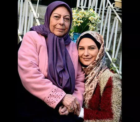 لعیا زنگنه مادربزرگ خود را قبول ندارد لعیا زنگنه مادربزرگ خود را قبول ندارد