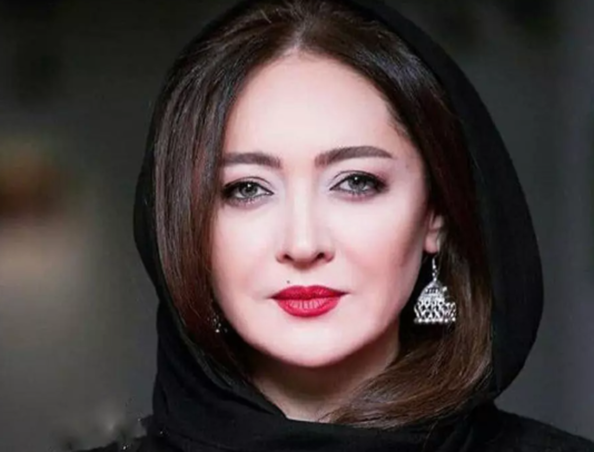 عکسی دیده نشده از فوتبال بازی کردن نیکی کریمی با کفش صندل