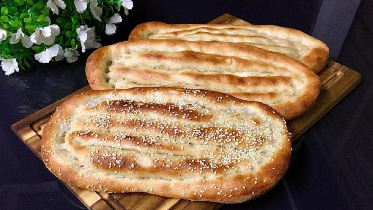 دستور پخت نان بربری نرم و کنجدی با کمترین هزینه در خانه