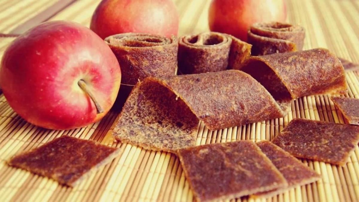 بدون نیاز به فر و هزینه زیاد در خانه لواشک خوشمزه و ملس سیب درست کن