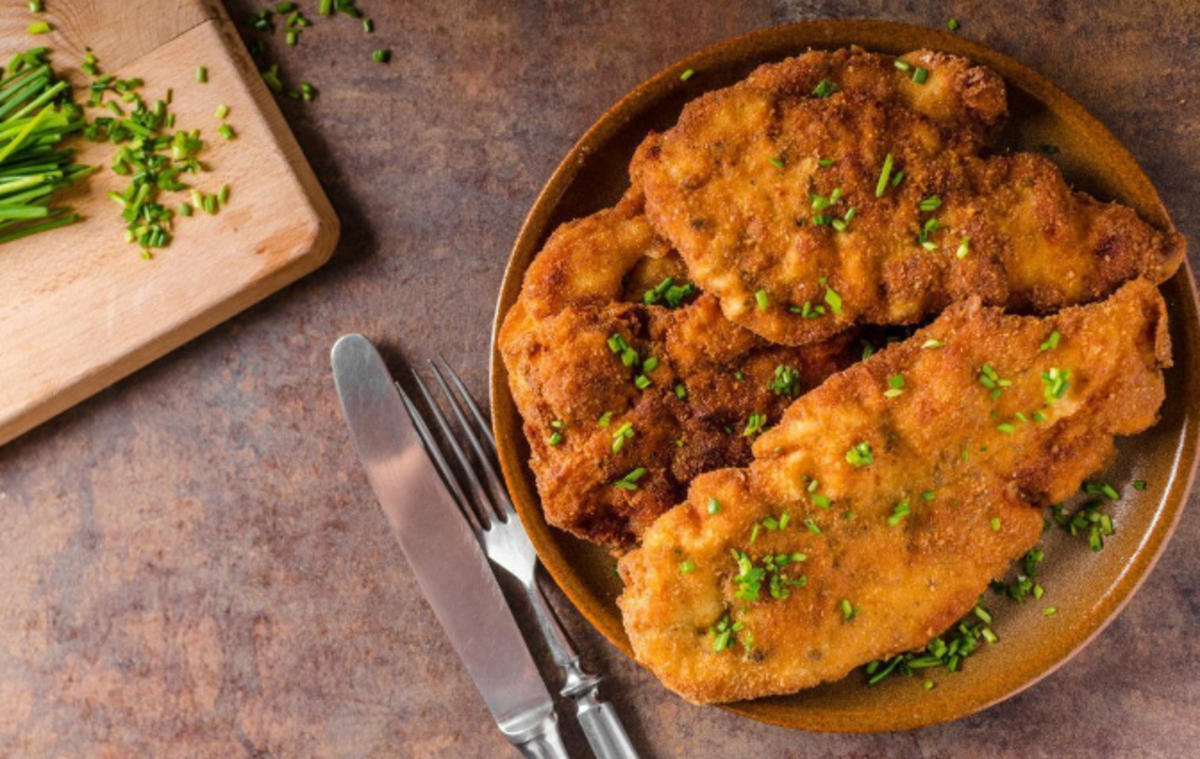 رسپی شنیتسل مرغ خوش رنگ و لعاب با ادویه‌های مخصوص