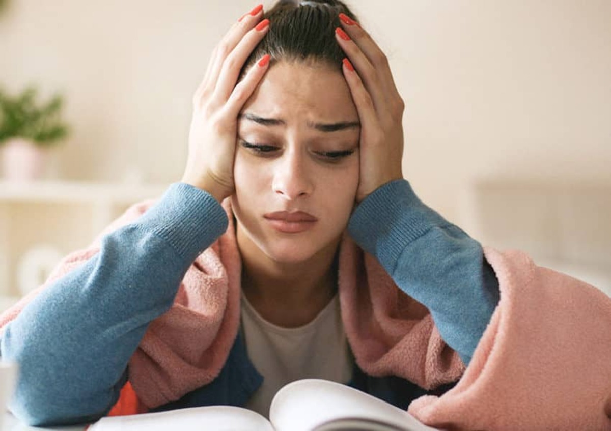 چرا خانم‌ها بیشتر درگیر میگرن می‌شوند؟
