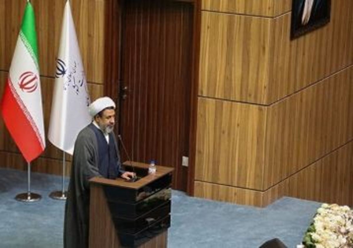 امام جمعه کرمان: جوانان عوامل موفقیت شهید سلیمانی را بررسی کنند