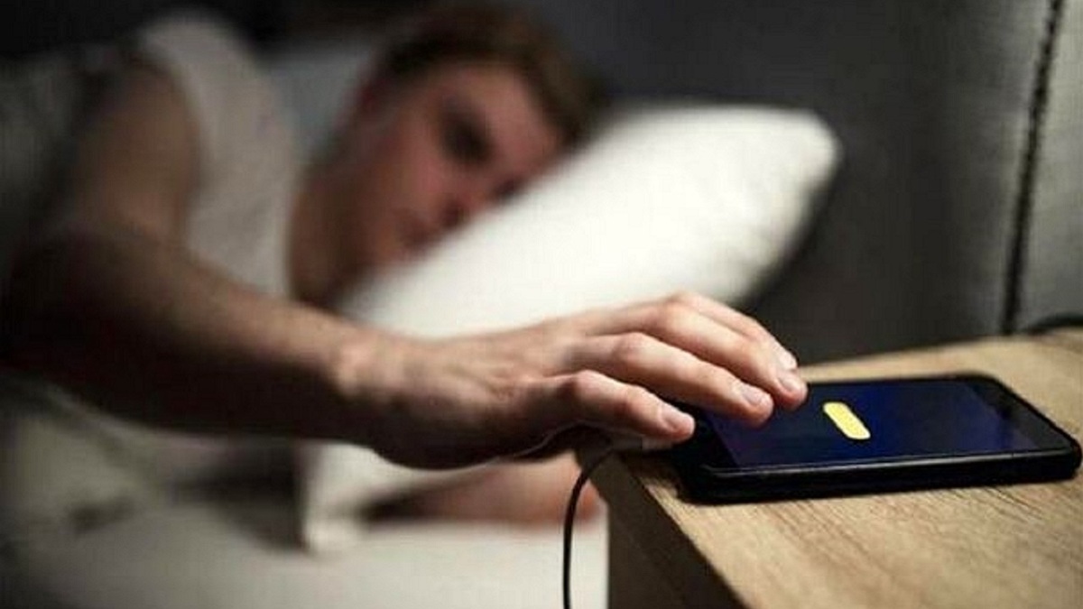 هشدار اپل به کاربران آیفون برای شب شارژ کردن موبایلشان!