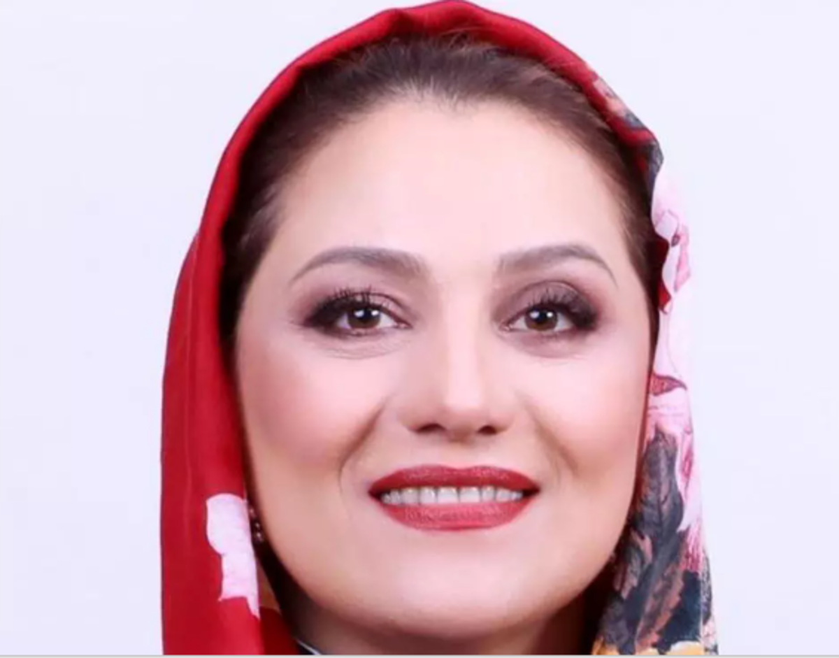 نوشته های غم انگیز شبنم مقدمی با ژستش هارمونی خاصی به وجود آوردند